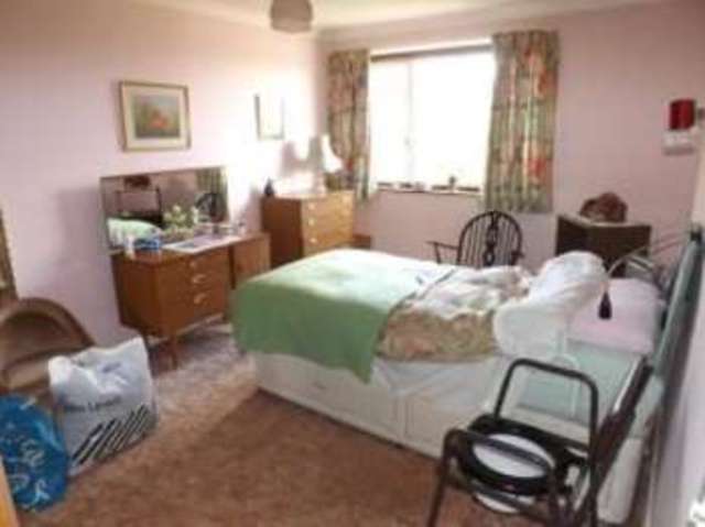  Image of 3 bedroom Bungalow for sale in Severn Walk Leighton Buzzard LU7 at Leighton Buzzard Bedfordshire Heath and Reach, LU7 3DA