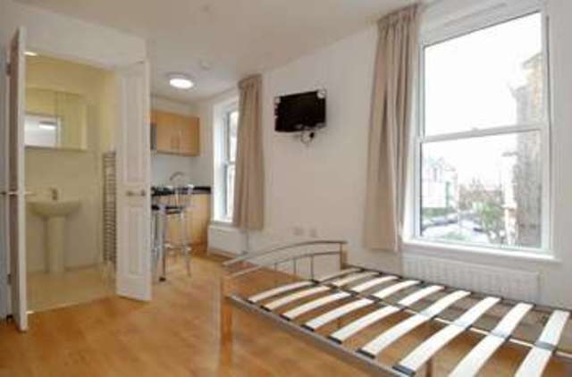  Image of Studio flat to rent in Shepherds Bush Road London W6 at Shepherds Bush Road  London, W6 7PD