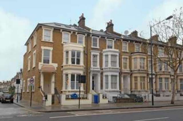  Image of Studio flat to rent in Shepherds Bush Road London W6 at Shepherds Bush Road  London, W6 7PD