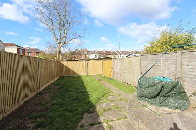  Image of 2 bedroom Flat for sale in Foundry Lane Southampton SO15 at Foundry Lane Shirley Southampton, SO15 3JQ
