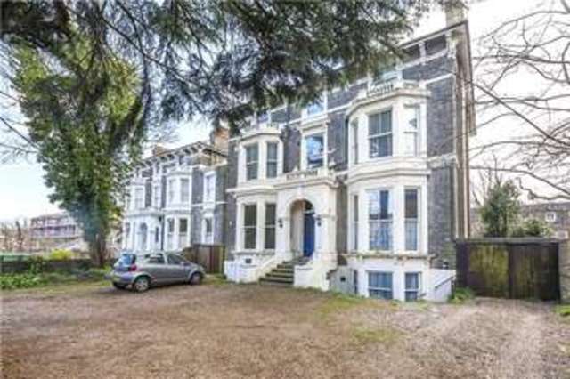  Image of 3 bedroom Flat for sale in Shooters Hill Road London SE3 at London  Kidbrooke, SE3 8RN