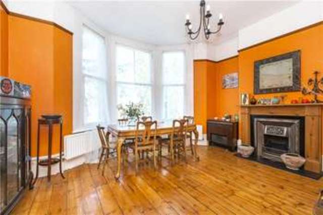  Image of 3 bedroom Flat for sale in Shooters Hill Road London SE3 at London  Kidbrooke, SE3 8RN