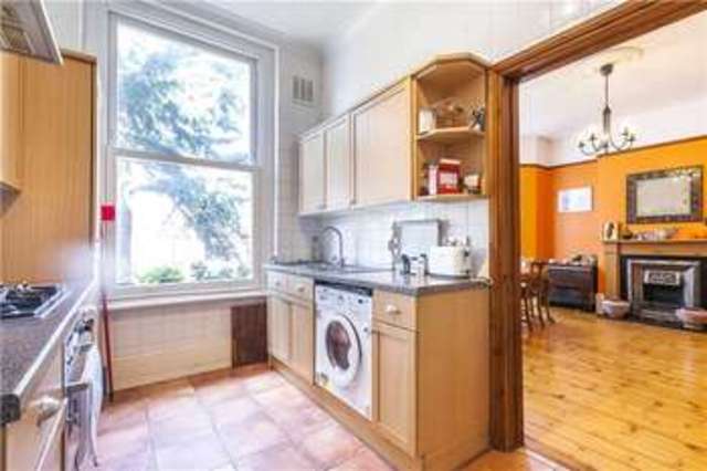  Image of 3 bedroom Flat for sale in Shooters Hill Road London SE3 at London  Kidbrooke, SE3 8RN