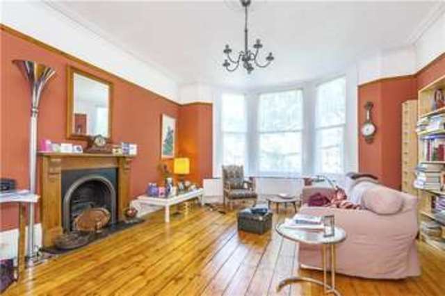  Image of 3 bedroom Flat for sale in Shooters Hill Road London SE3 at London  Kidbrooke, SE3 8RN