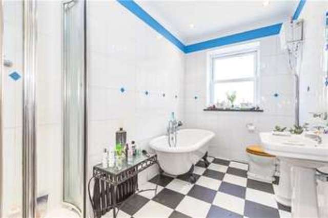  Image of 3 bedroom Flat for sale in Shooters Hill Road London SE3 at London  Kidbrooke, SE3 8RN