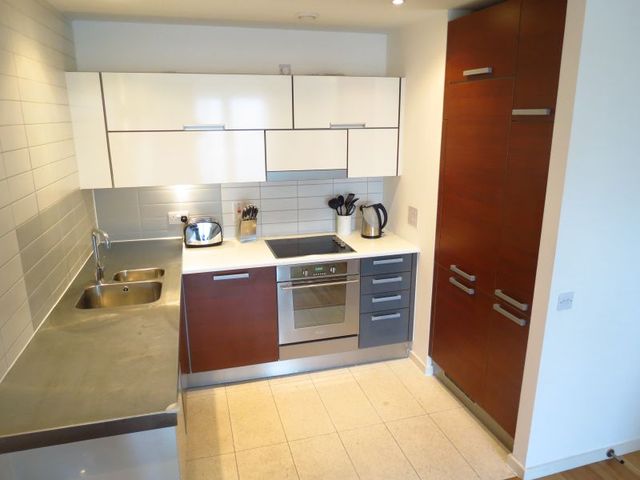  Image of 2 bedroom Apartment to rent in Goulden Street Manchester M4 at 10 Rochdale Road  Manchester City, M4 5EN