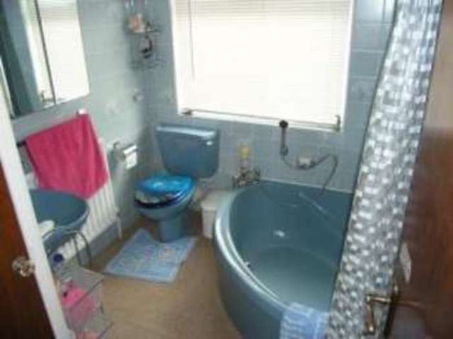  Image of 2 bedroom Bungalow for sale in Manners Way Southend-on-Sea SS2 at Southend-on-Sea Essex Prittlewell, SS2 6PZ