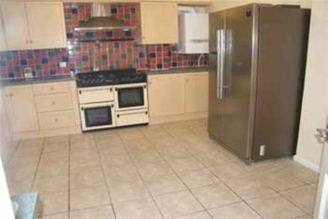  Image of 4 bedroom Detached house to rent in London Road Chalford Stroud GL6 at Stroud, GL6 8NW