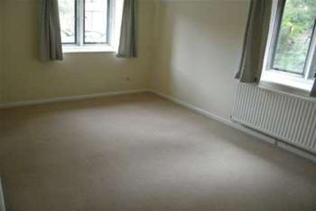 Image of 4 bedroom Detached house to rent in London Road Chalford Stroud GL6 at Stroud, GL6 8NW