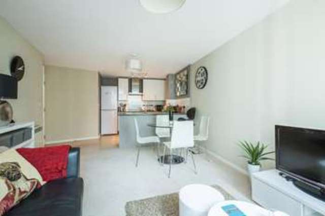  Image of 1 bedroom Property to rent in St. George Wharf London SW8 at St George Wharf  London, SW8 2FG