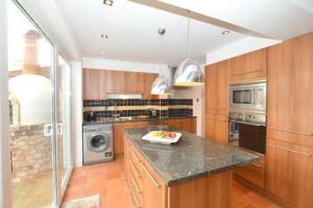  Image of 3 bedroom Terraced house to rent in West Grove Road Exeter EX2 at St Leonards  Exeter, EX2 4LU