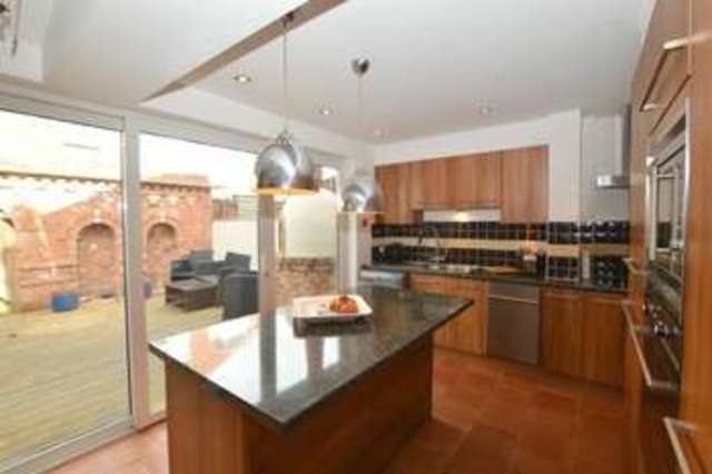  Image of 3 bedroom Terraced house to rent in West Grove Road Exeter EX2 at St Leonards  Exeter, EX2 4LU