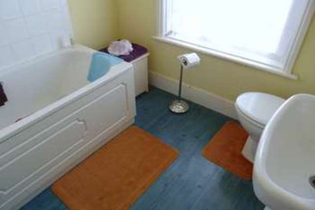  Image of 2 bedroom Flat to rent in Station Avenue Sandown PO36 at Station Avenue  Sandown, PO36 8HD