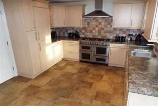  Image of 4 bedroom Semi-Detached house to rent in Stavely Way Gamston Nottingham NG2 at Nottingham, NG2 6QR
