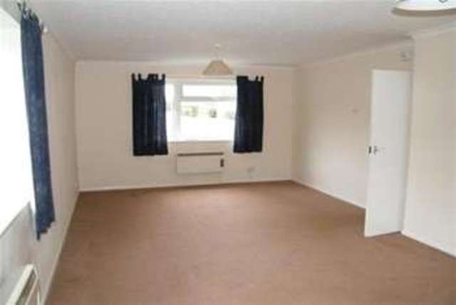  Image of 2 bedroom Flat to rent in Stephens Road Tadley RG26 at Tadley, RG26 3RZ