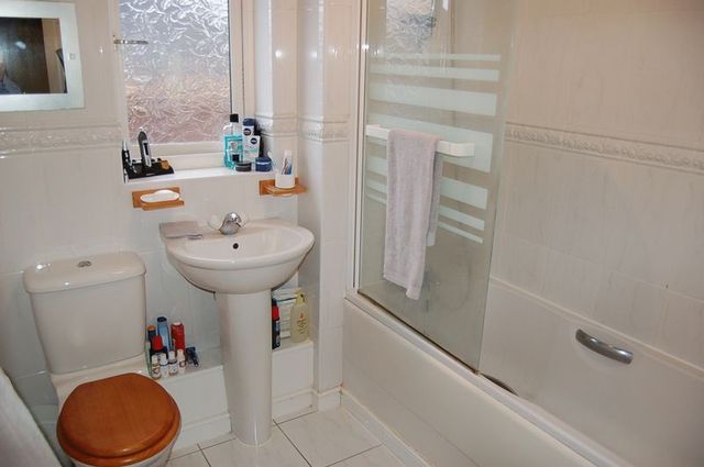  Image of 2 bedroom Flat for sale in Stratford Gardens Bromsgrove B60 at Stratford Gardens  Bromsgrove, B60 1EU