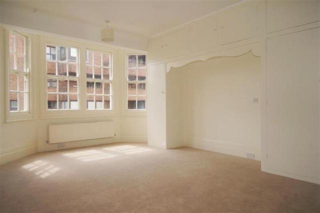  Image of 4 bedroom Flat to rent in Park Road London NW8 at Park Road St Johns Wood Lisson Grove, NW8 7HY