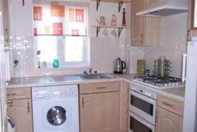  Image of 2 bedroom Flat to rent in Strode Road Street BA16 at Street, BA16 0DX