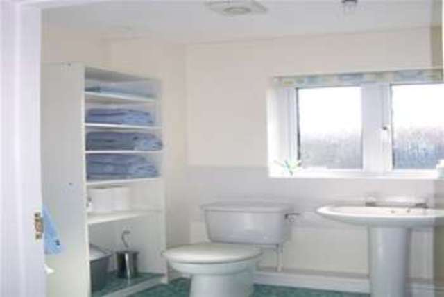  Image of 2 bedroom Flat to rent in Strode Road Street BA16 at Street, BA16 0DX