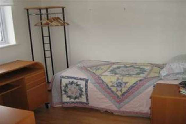  Image of 2 bedroom Flat to rent in Strode Road Street BA16 at Street, BA16 0DX