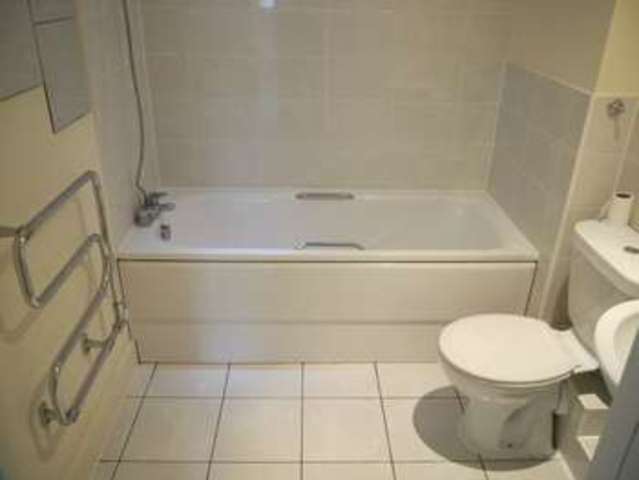  Image of 2 bedroom Flat to rent in Gamble Close Southampton SO19 at Gamble Close Sholing SOUTHAMPTON, SO19 2PQ
