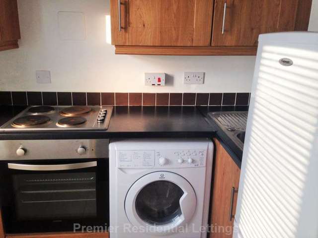  Image of Studio flat to rent in Pembroke Court Pendlebury Swinton Manchester M27 at Swinton Hall Road Swinton Manchester, M27 4DY