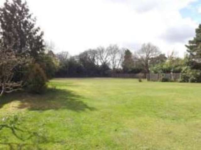  Image of 3 bedroom Bungalow for sale in Silchester Road Tadley RG26 at Tadley Hampshire Pamber Heath, RG26 3PX