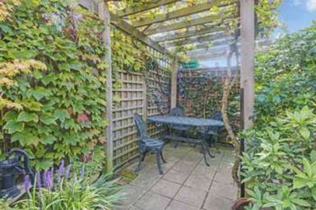  Image of 3 bedroom Flat for sale in Temple Road London NW2 at Cricklewood, NW2 6PN