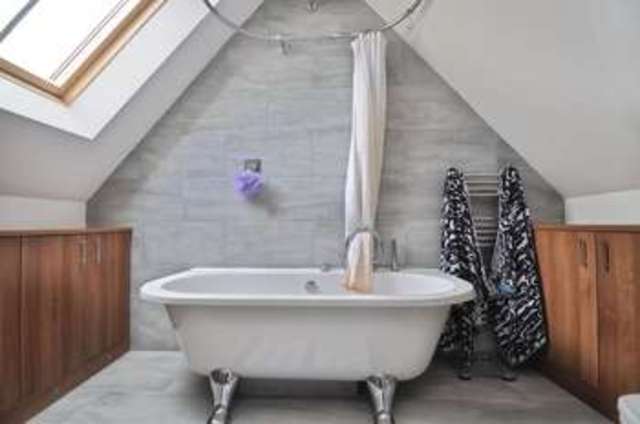  Image of 4 bedroom Cottage to rent in Thame Road Great Haseley Oxford OX44 at Great Haseley Oxford Oxfordshire, OX44 7JF