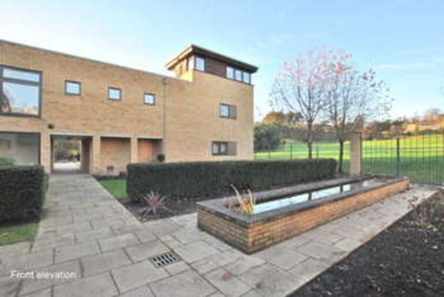  Image of 2 bedroom Flat to rent in The Belvederes Hornbeam Road Reigate RH2 at Hornbeam Road  South Park, RH2 7LG