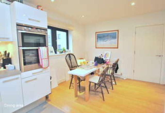  Image of 2 bedroom Flat to rent in The Belvederes Hornbeam Road Reigate RH2 at Hornbeam Road  South Park, RH2 7LG