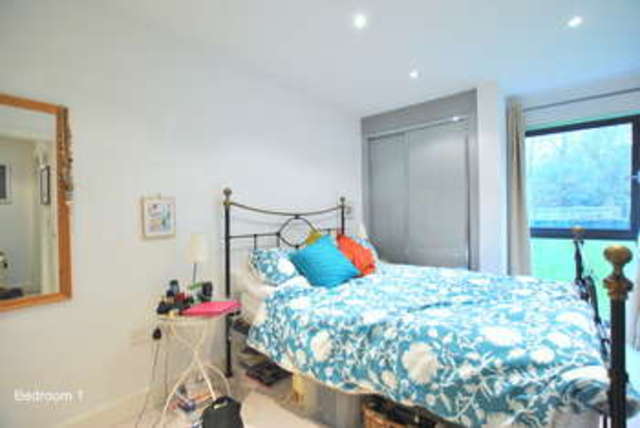 Image of 2 bedroom Flat to rent in The Belvederes Hornbeam Road Reigate RH2 at Hornbeam Road  South Park, RH2 7LG