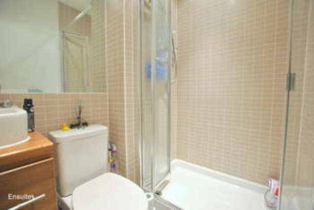  Image of 2 bedroom Flat to rent in The Belvederes Hornbeam Road Reigate RH2 at Hornbeam Road  South Park, RH2 7LG