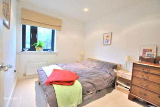  Image of 2 bedroom Flat to rent in The Belvederes Hornbeam Road Reigate RH2 at Hornbeam Road  South Park, RH2 7LG