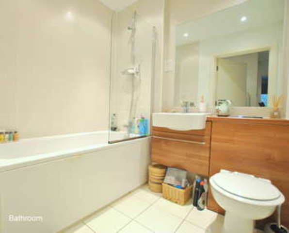  Image of 2 bedroom Flat to rent in The Belvederes Hornbeam Road Reigate RH2 at Hornbeam Road  South Park, RH2 7LG