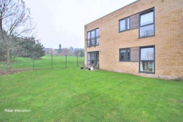 Image of 2 bedroom Flat to rent in The Belvederes Hornbeam Road Reigate RH2 at Hornbeam Road  South Park, RH2 7LG