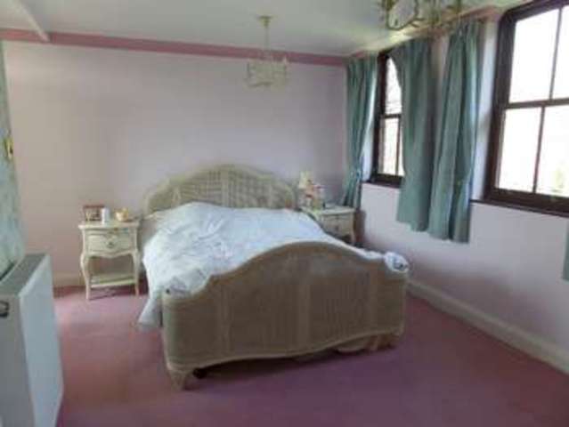  Image of 5 bedroom Detached house for sale in The Meadway Loughton Milton Keynes MK5 at Milton Keynes, MK5 8AN