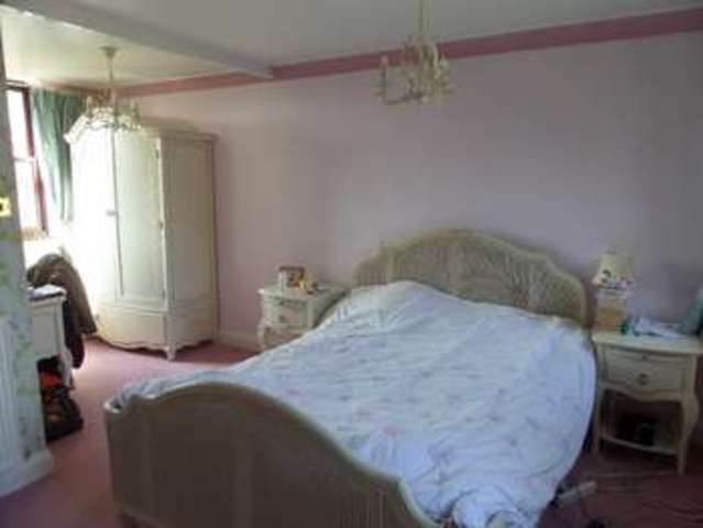  Image of 5 bedroom Detached house for sale in The Meadway Loughton Milton Keynes MK5 at Milton Keynes, MK5 8AN