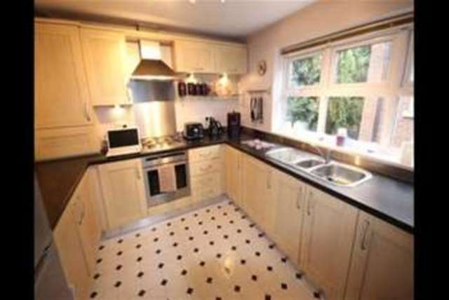  Image of 2 bedroom Flat to rent in The Pines Sale M33 at Sale, M33 3SW