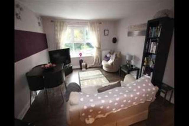  Image of 2 bedroom Flat to rent in The Pines Sale M33 at Sale, M33 3SW