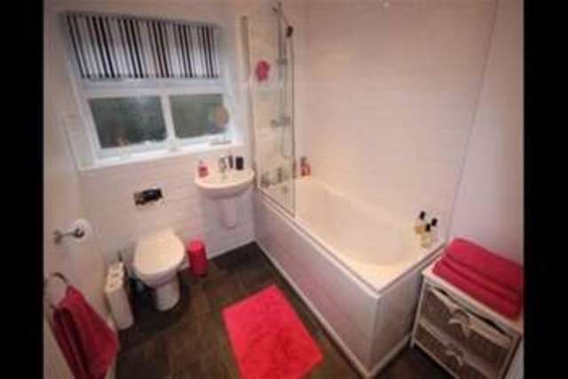  Image of 2 bedroom Flat to rent in The Pines Sale M33 at Sale, M33 3SW
