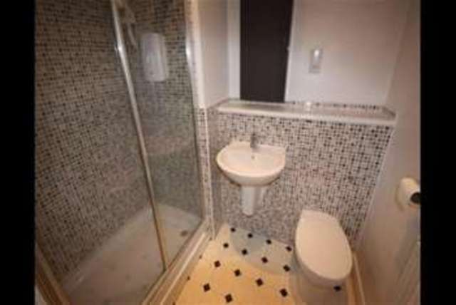  Image of 2 bedroom Flat to rent in The Pines Sale M33 at Sale, M33 3SW