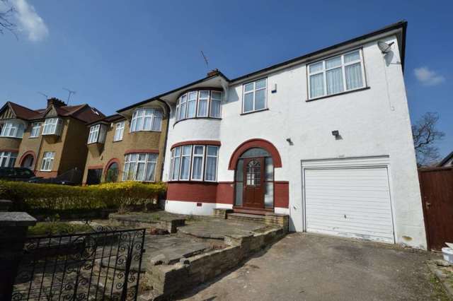  Image of 3 bedroom Semi-Detached house to rent in The Ridgeway London N11 at The Ridgeway Friern Barnet London, N11 3LG