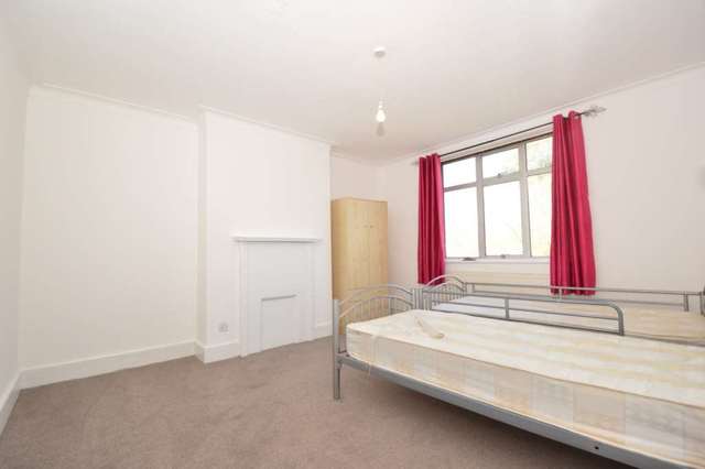  Image of 3 bedroom Semi-Detached house to rent in The Ridgeway London N11 at The Ridgeway Friern Barnet London, N11 3LG