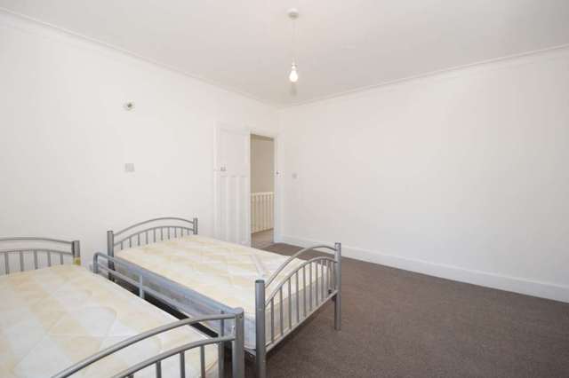  Image of 3 bedroom Semi-Detached house to rent in The Ridgeway London N11 at The Ridgeway Friern Barnet London, N11 3LG