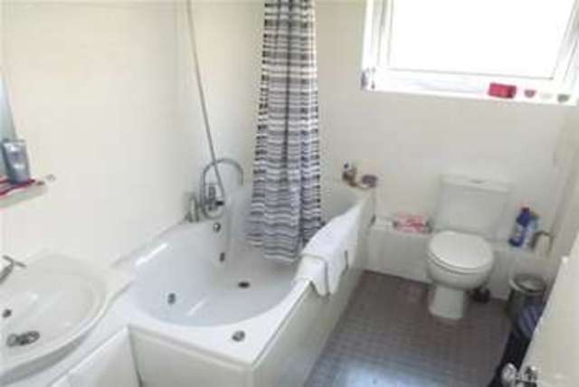  Image of 2 bedroom Flat to rent in The Spinney Watford WD17 at Watford, WD17 4QF