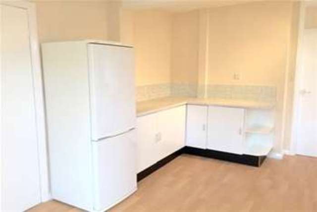  Image of 3 bedroom Detached house to rent in Upminster Road South Rainham RM13 at Rainham, RM13 9AX