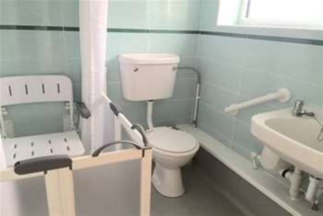  Image of 3 bedroom Detached house to rent in Upminster Road South Rainham RM13 at Rainham, RM13 9AX
