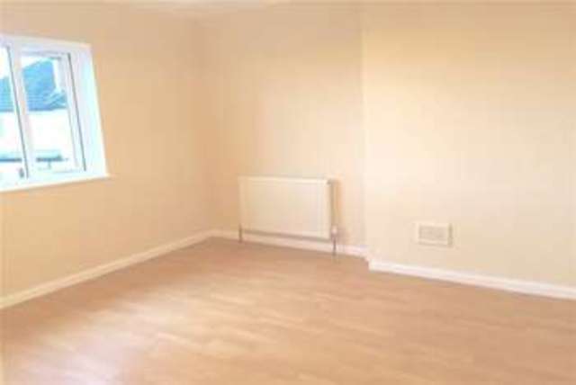  Image of 3 bedroom Detached house to rent in Upminster Road South Rainham RM13 at Rainham, RM13 9AX