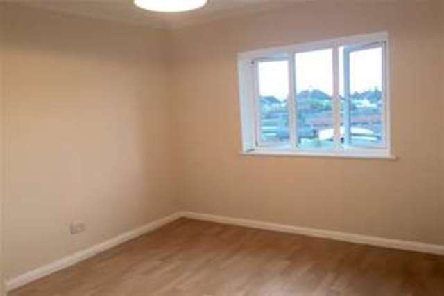  Image of 3 bedroom Detached house to rent in Upminster Road South Rainham RM13 at Rainham, RM13 9AX